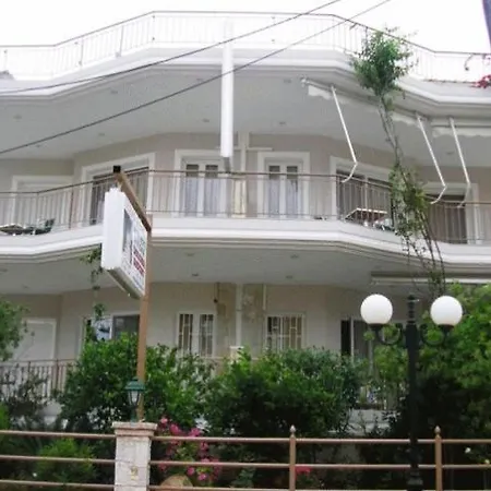Lerna Aparthotel 3*