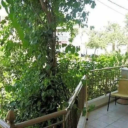 Lerna מלון דירות