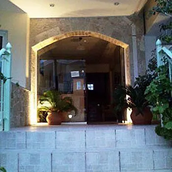 Lerna Aparthotel Míloi